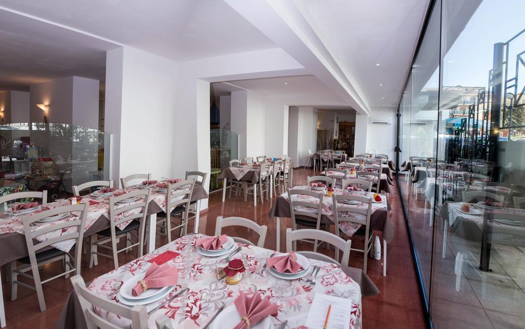 Hotel Sayonara Cattolica Kültér fotó