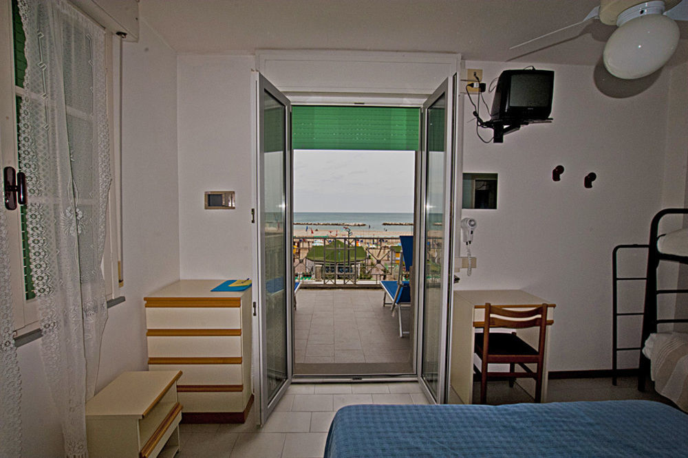 Hotel Sayonara Cattolica Kültér fotó