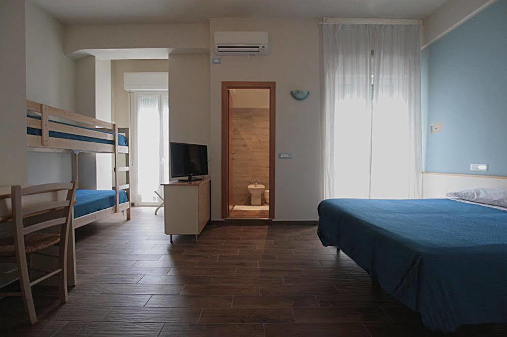 Hotel Sayonara Cattolica Kültér fotó