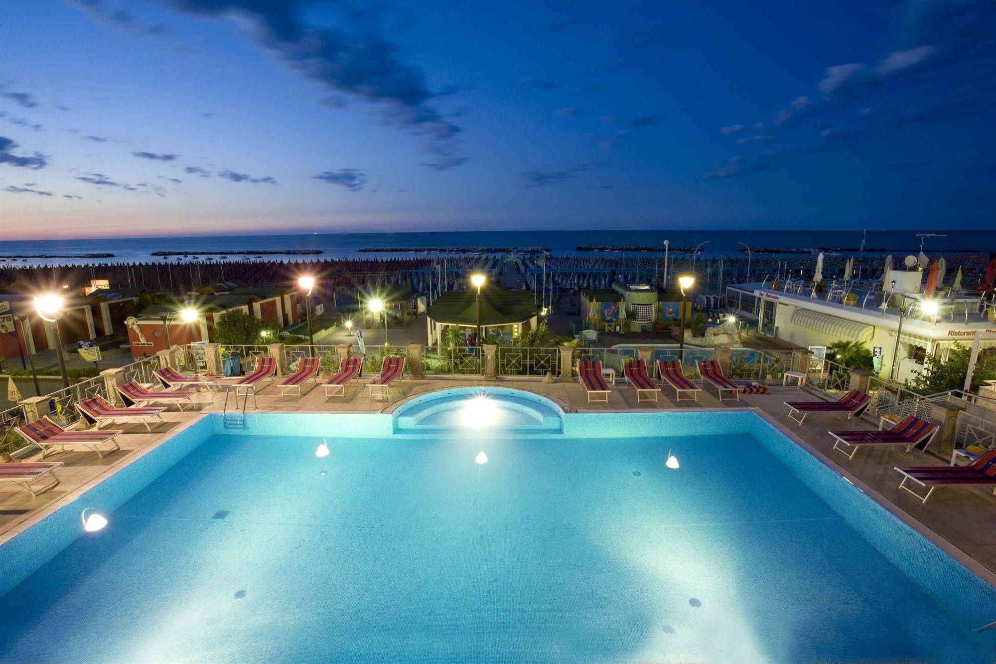 Hotel Sayonara Cattolica Kültér fotó