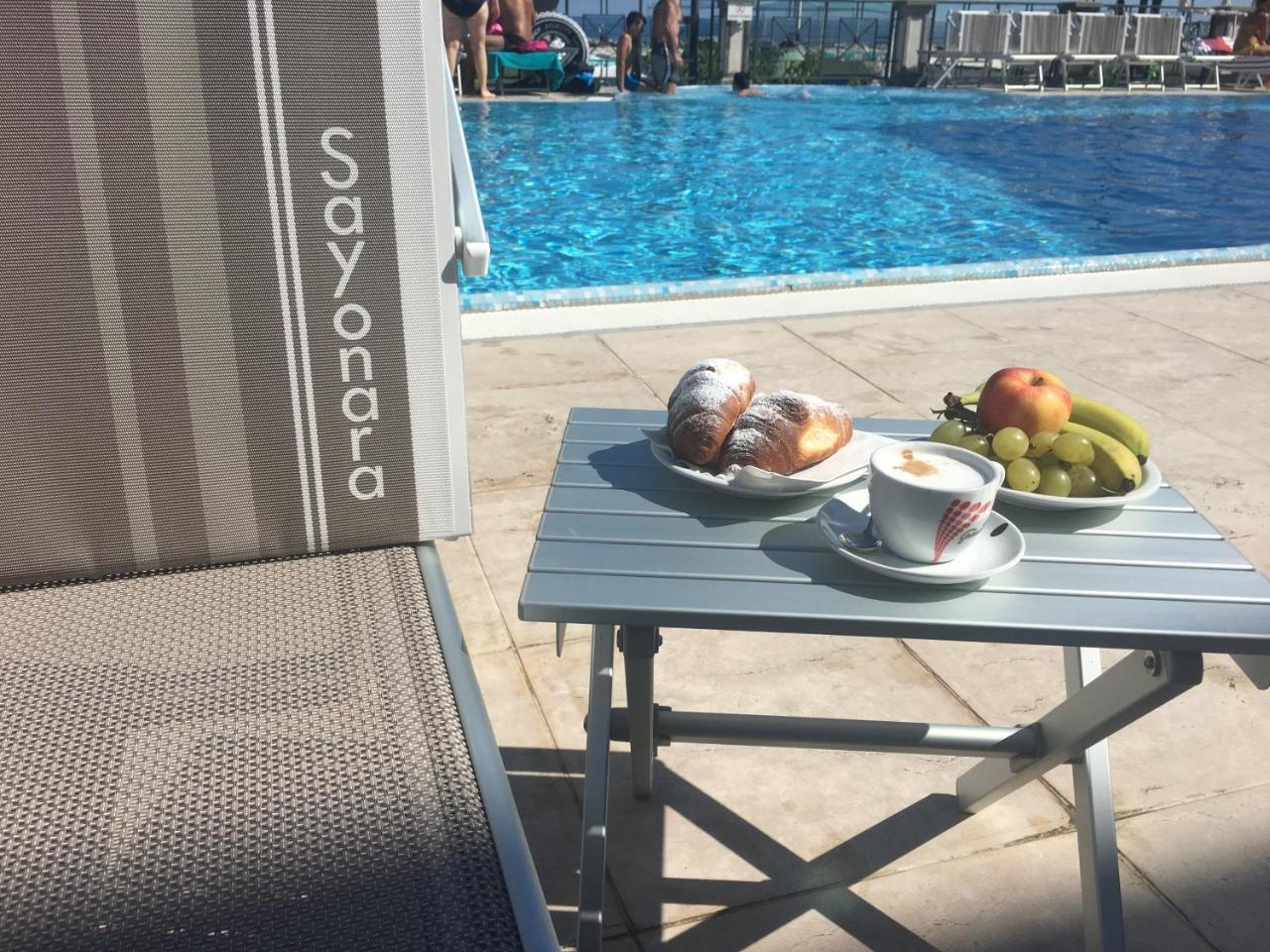 Hotel Sayonara Cattolica Kültér fotó