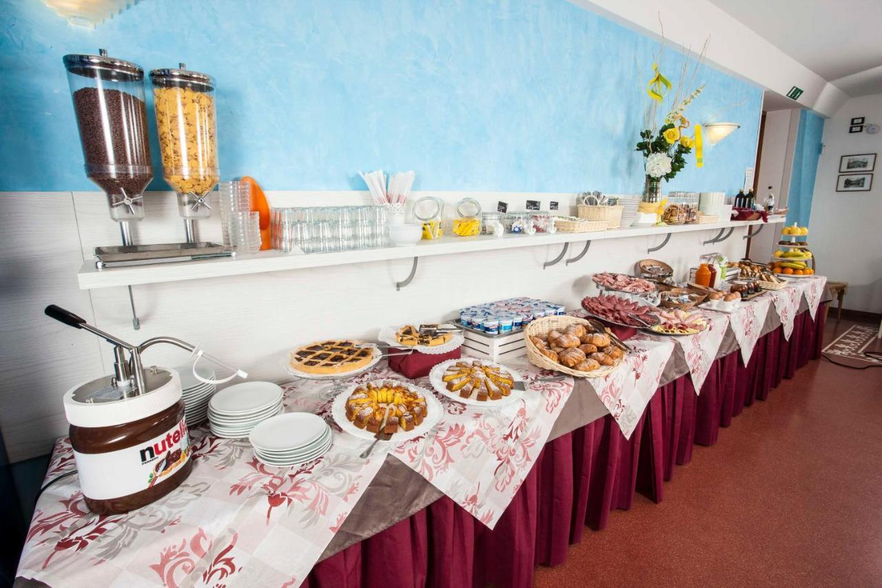 Hotel Sayonara Cattolica Kültér fotó