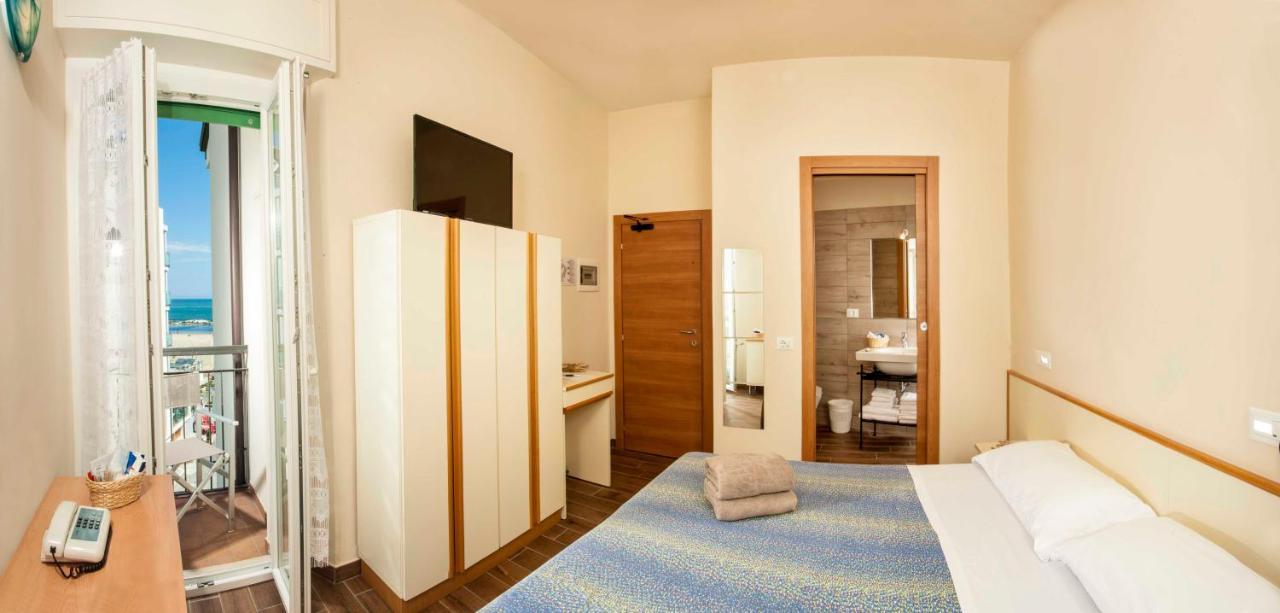 Hotel Sayonara Cattolica Kültér fotó